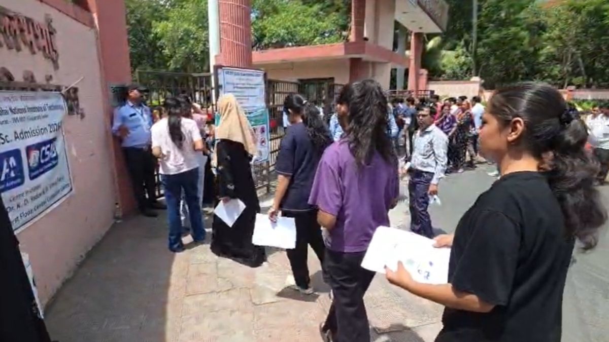 SURAT-NEET-EXAM-21-06-3