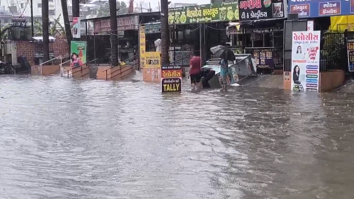 surat-heavy-rain-waterlogging-1-30-june-26