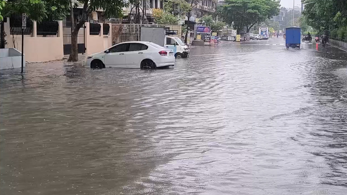 surat-heavy-rain-waterlogging-3-30-june-26