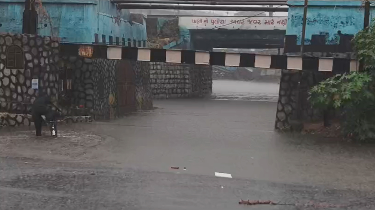 surat-heavy-rain-waterlogging-5-30-june-26