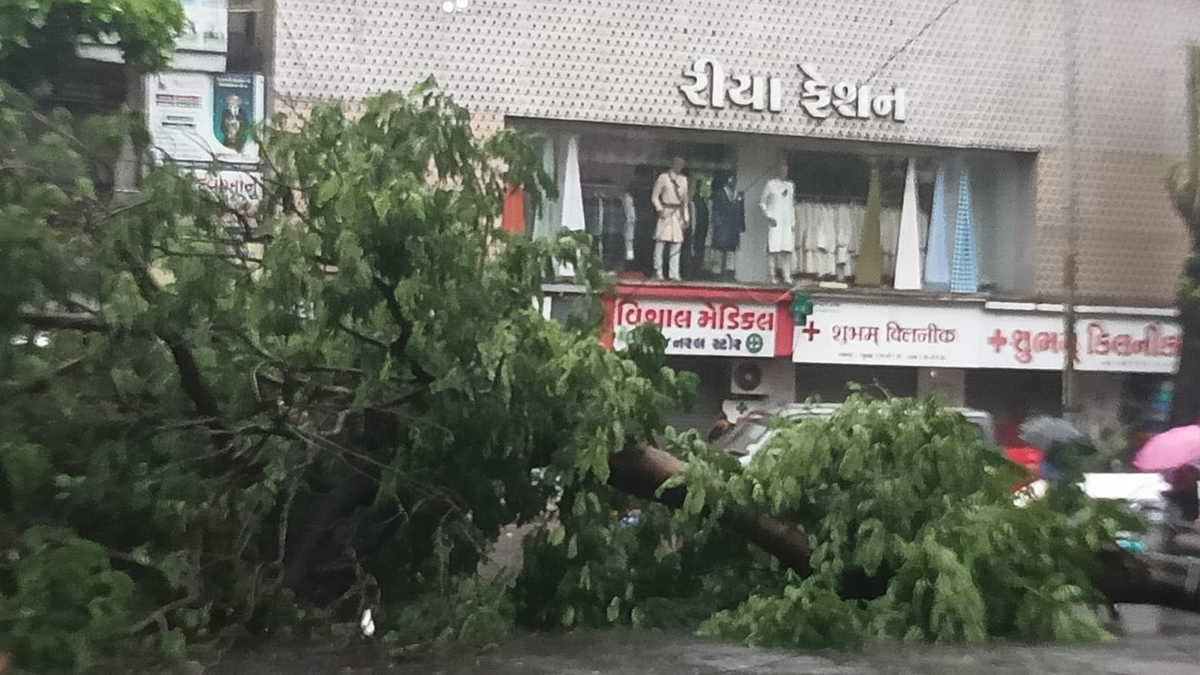 surat-heavy-rain-waterlogging-7-30-june-26