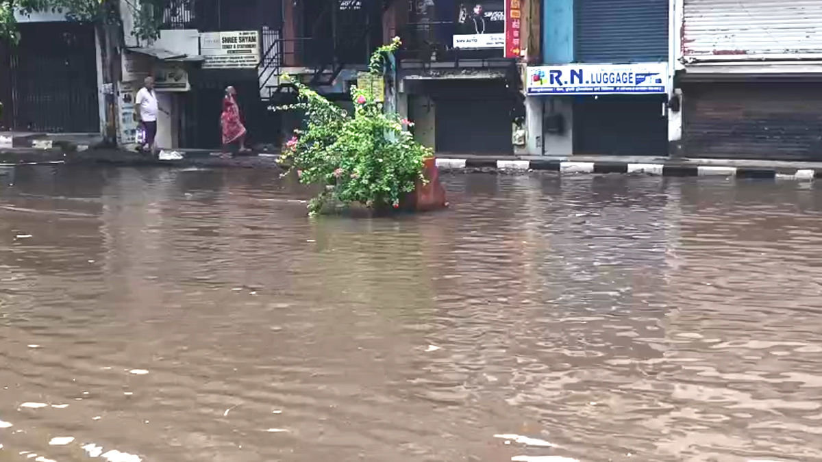surat-heavy-rain-waterlogging-8-30-june-26