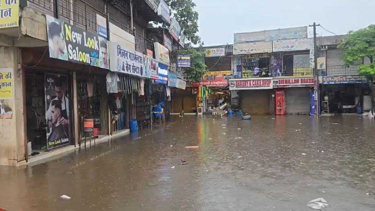 surat-heavy-rain-waterlogging-kim-shopping-center-30-june-26