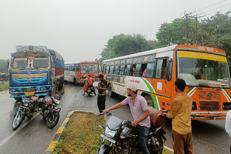 Kanpur Dehat Accident 27AKB_18_27102025_311