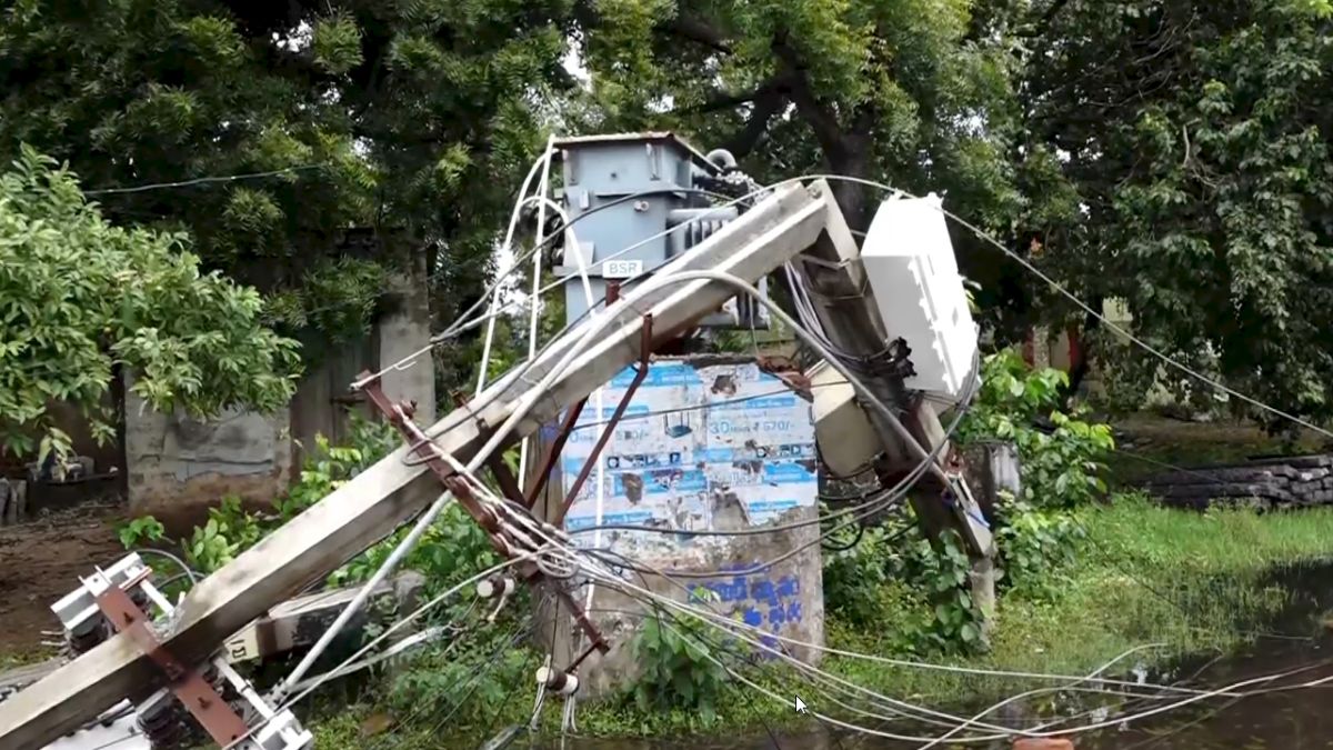 Montha Cyclone bijli