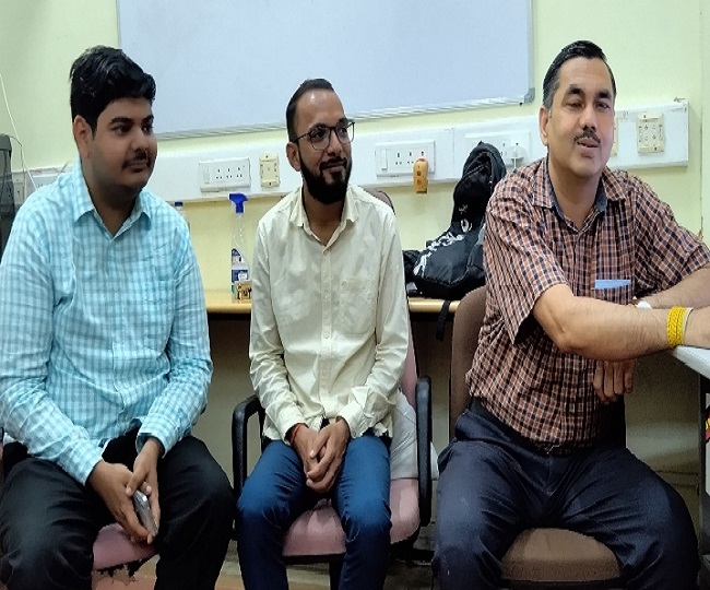 iiit pr. and students