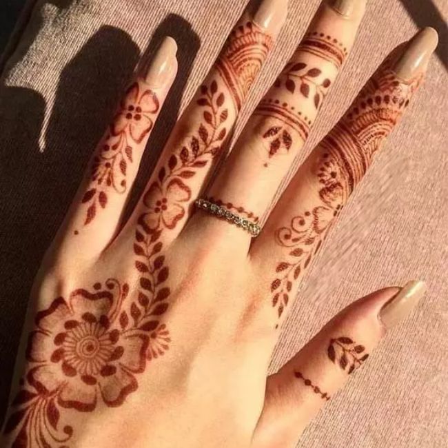 Back hand Mehndi Design (2)