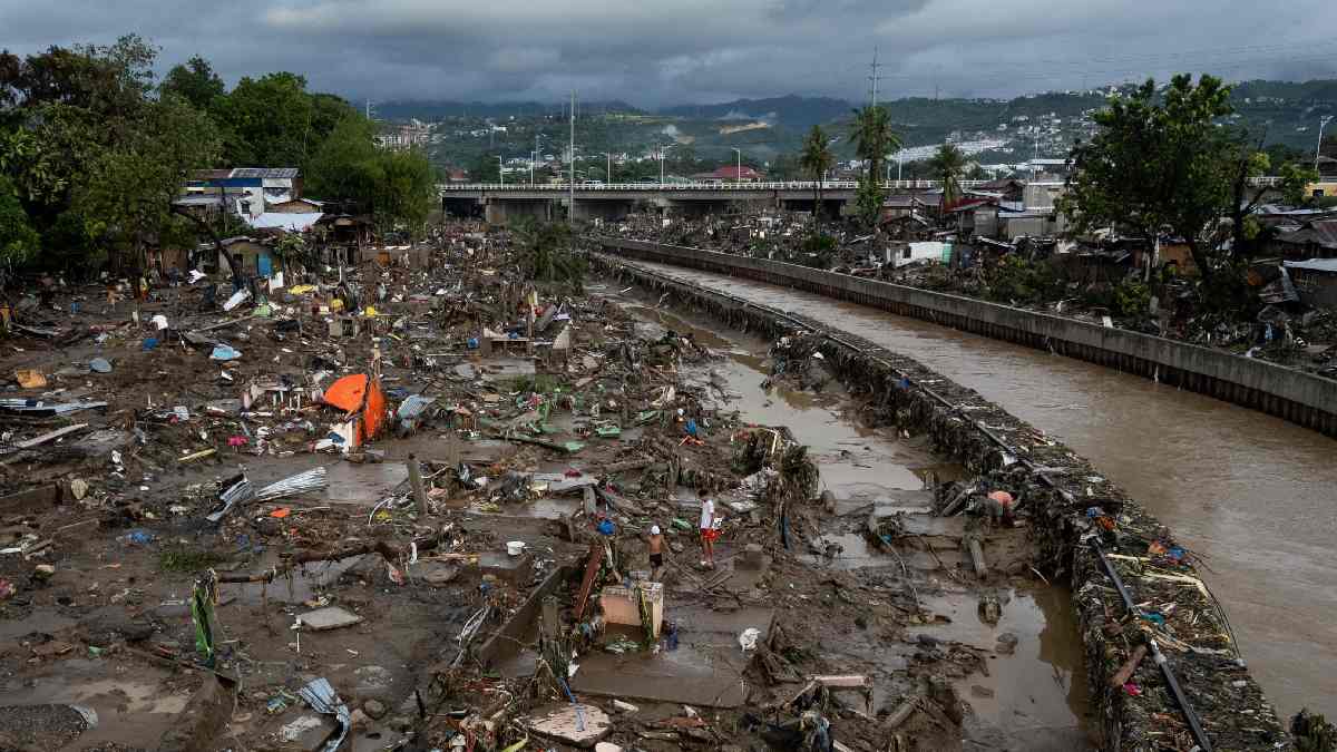 Typhoon Kalmaegi (1)
