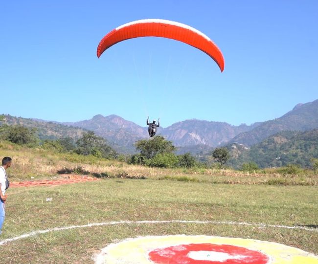 Paragliding in Doon