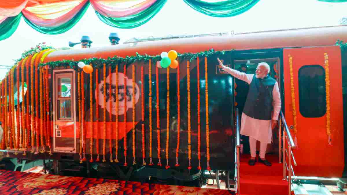 PM Modi Vande Bharat Trains (1)