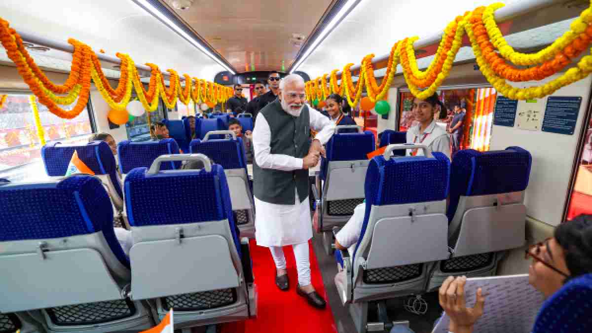 PM Modi Vande Bharat Trains (2)