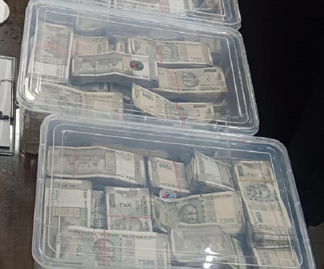 pratapgarh police seize cash drug