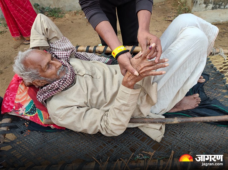 Bihar Vidhan sabha Voting image inside