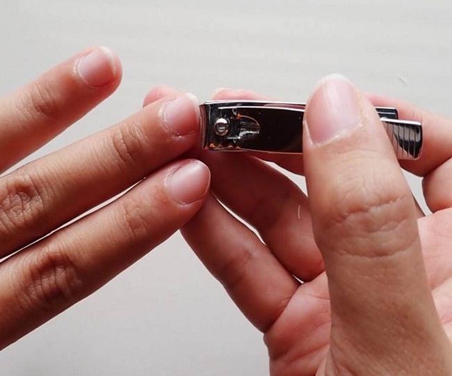 nakhun kab katna chiye