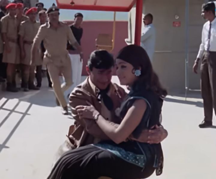 Hema Malini Dev Anand Romantic Scene