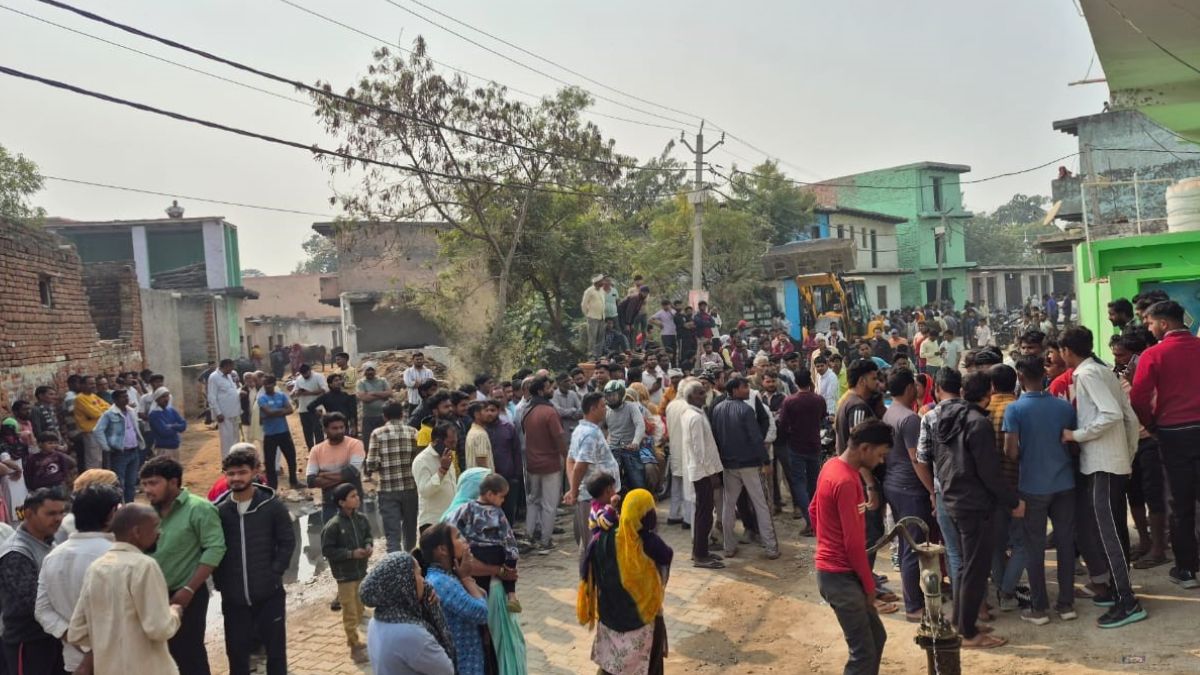 Noida Building collapse (1)