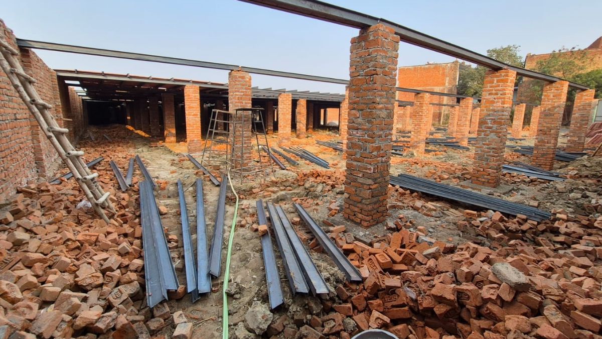 Noida Building collapse (2)