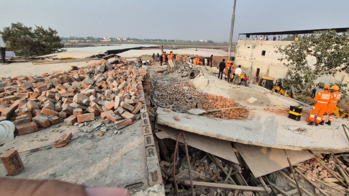 Noida Building collapse (4)