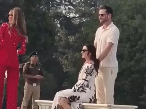 udr trump at agra 211125-a