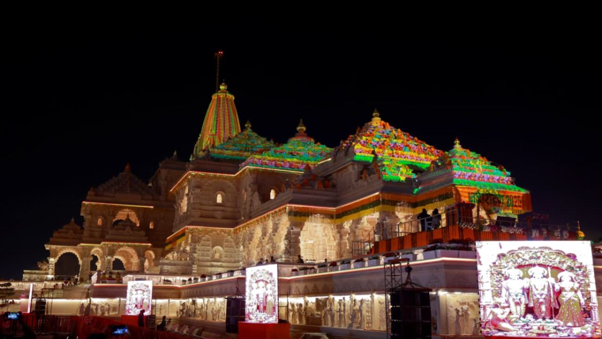 Ram Mandir flag hoisting photo (1)