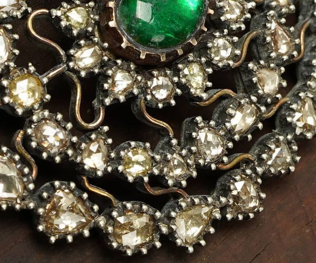 Traditional Indian Kundan setting