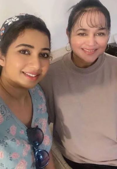 Alisha Chinai with Shreya