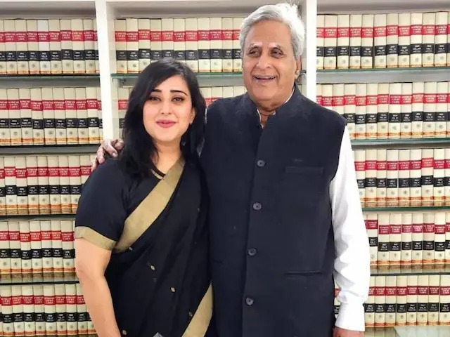 बांसुरी स्वराज और उनके पिता कौशल स्वराज। 9e7ed8bd-43b2-4745-9c4b-ff9321f775c8