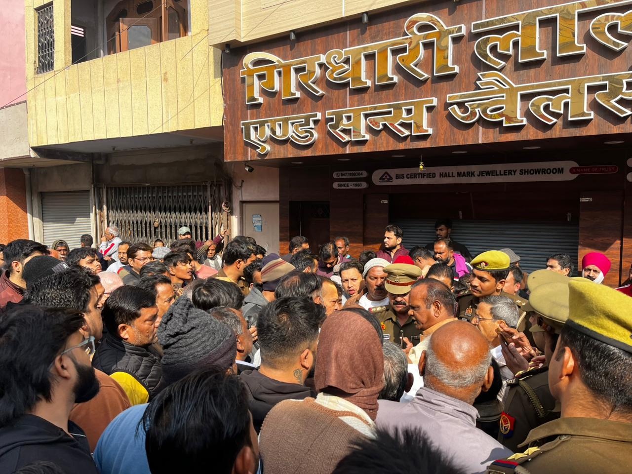 WhatsApp Image 2025-12-04 at 17.19.32