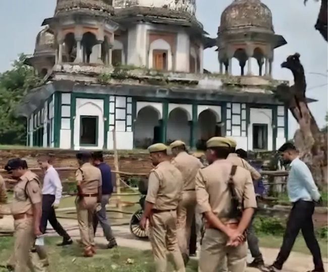 Fatehpur Temple tomb dispute (2)
