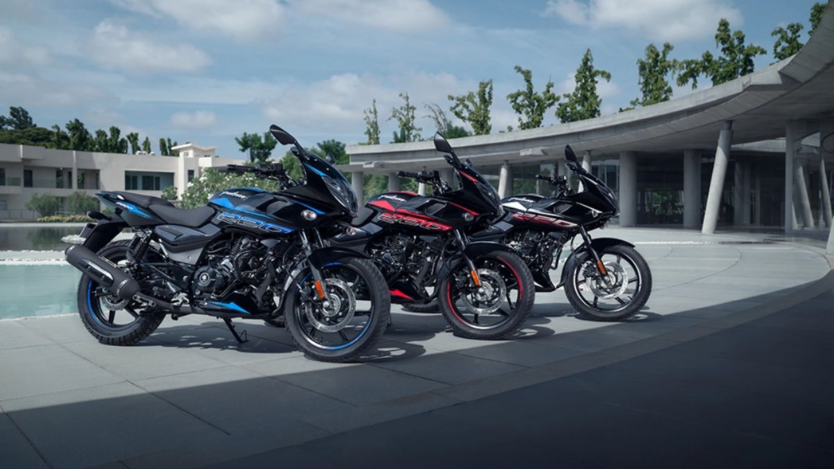 Bajaj Pulsar 220F (1)