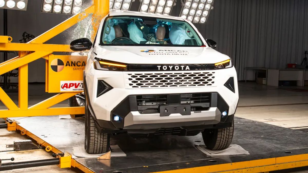 Toyota Hilux crash test (2)