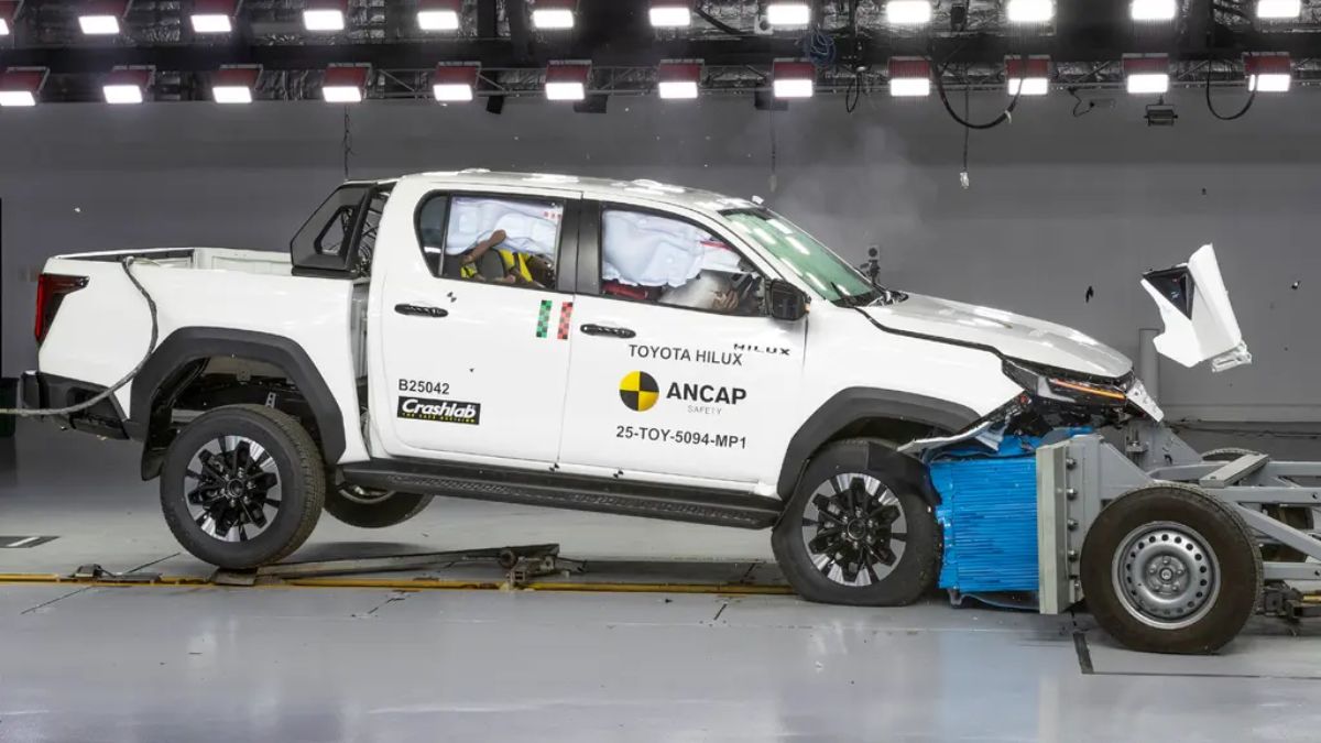 Toyota Hilux crash test