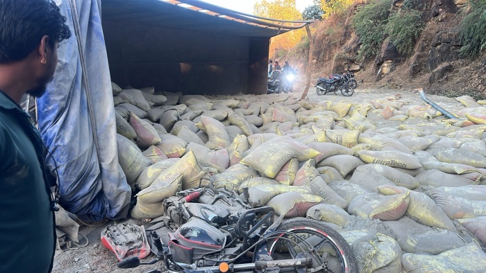 chhindwara truck overturned 21541