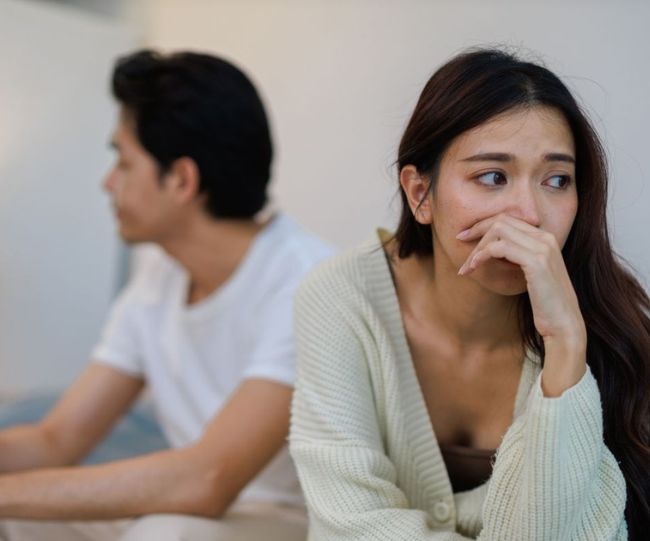 Signs Your Partner is Emotionally Unavailable
