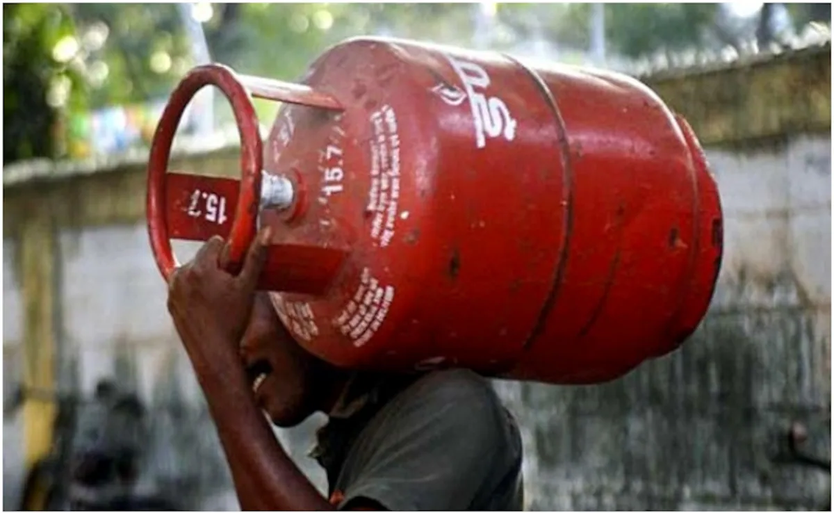 i3mgk12o_commercial-lpg-gas-cylinder-price-today_625x300_01_May_24