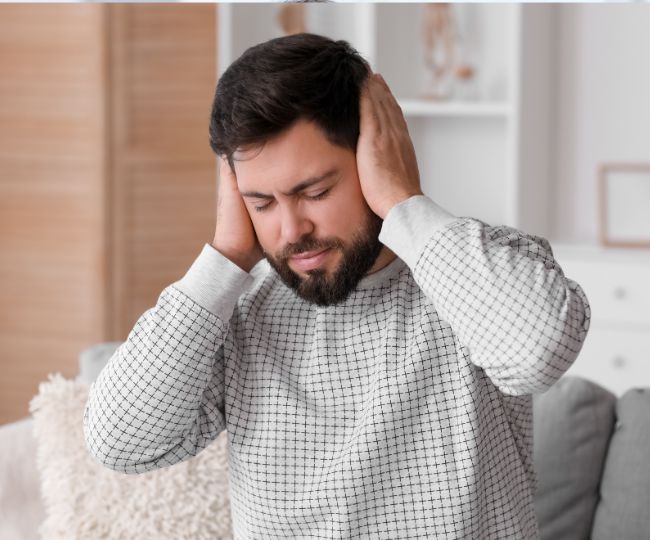 avoid loud noises from earphones