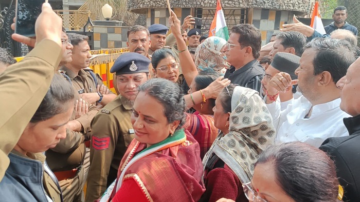 MP C ghanta B protest 21546