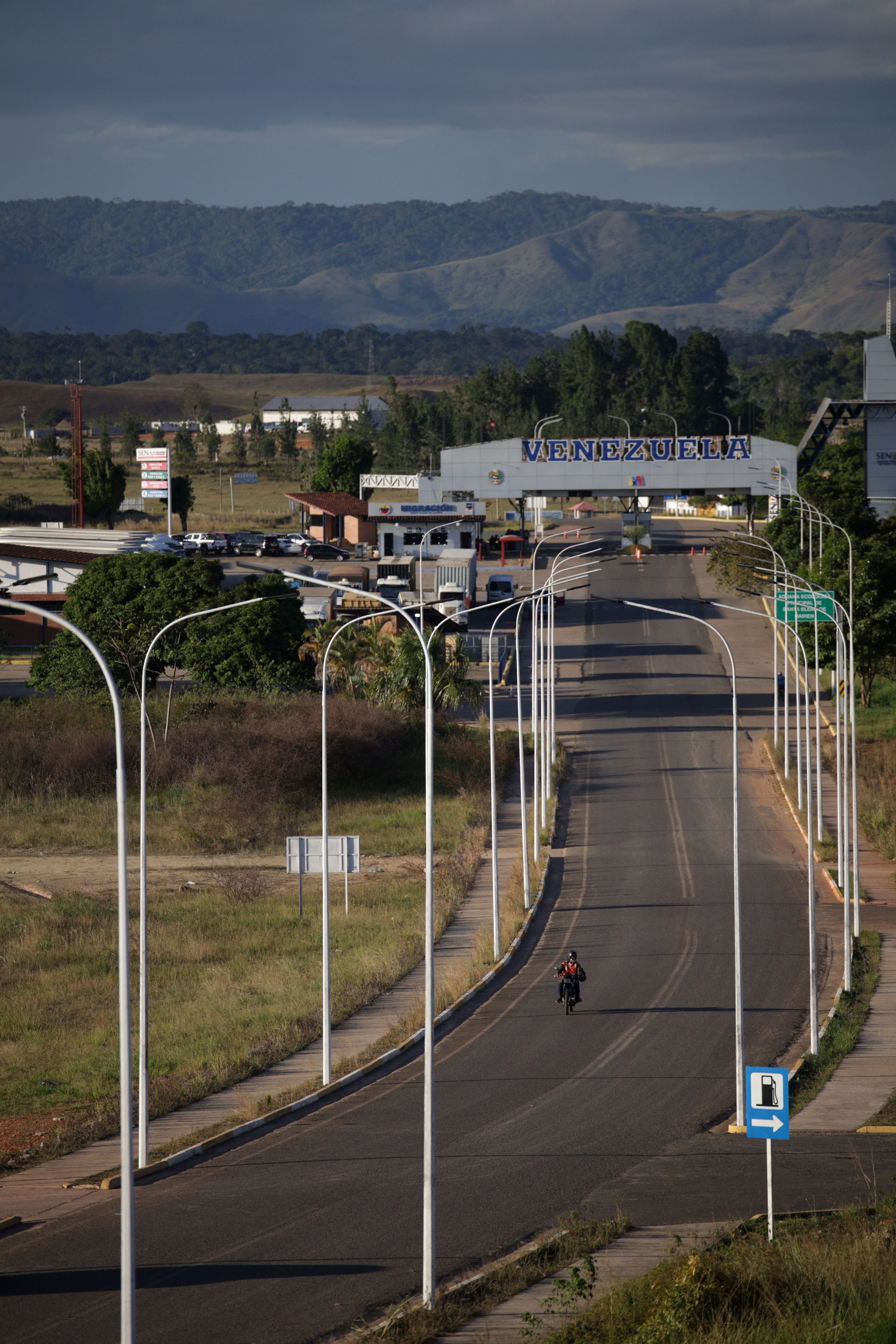 2026-01-04T233215Z_907889906_RC2KUIALYCR2_RTRMADP_3_USA-VENEZUELA-BRAZIL-BORDER