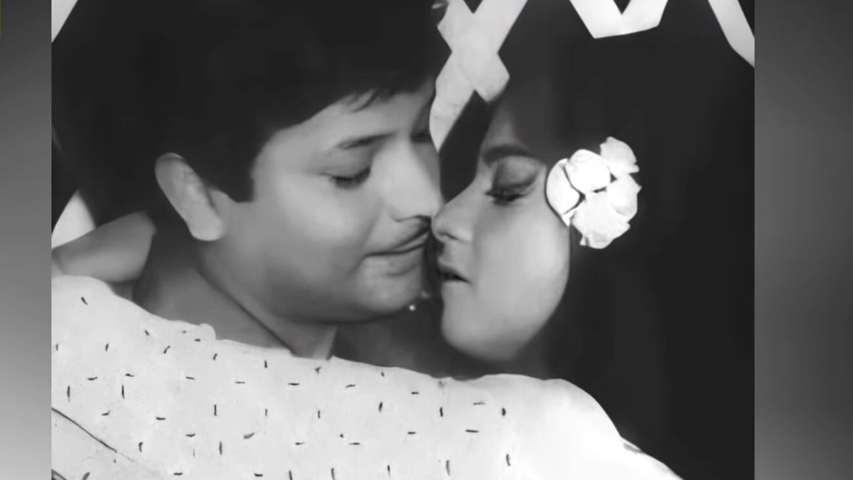 rekhakissingscene (1)