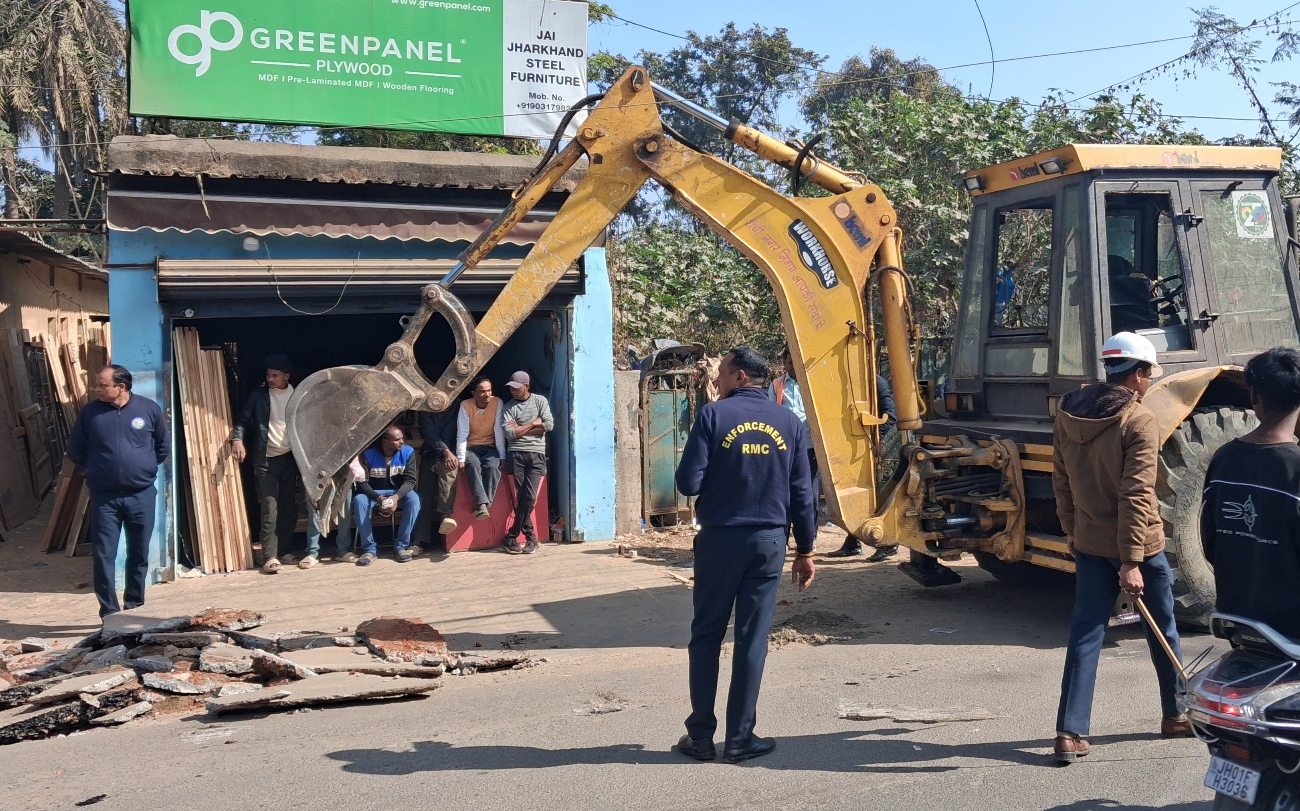 रांची नगर निगम: चुटिया में अवैध अतिक्रमण हटाया, पुलिस थाने के बाहर ...