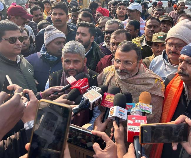 MP Dr. Nishikant Dubey attended the Dahi-Chura program organized by Bhagalpur MLA Rohit Pandey2