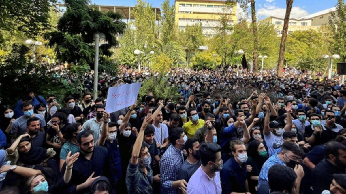 Iran police (1)