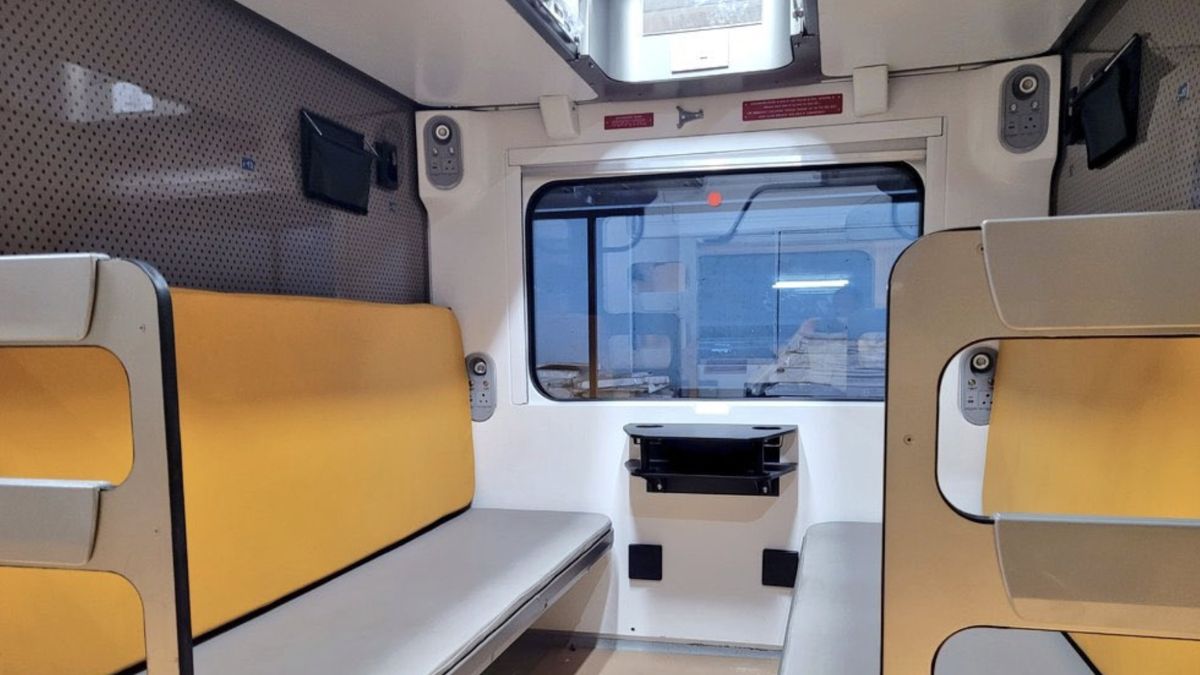 vande bhart sleeper u (1)