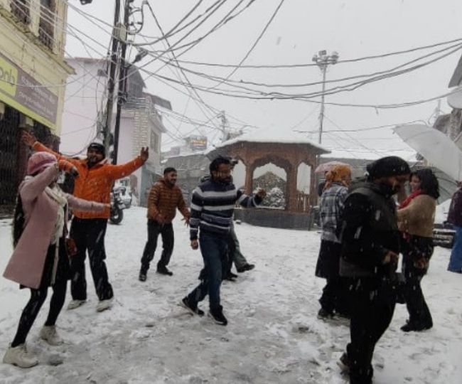 Snowfall in Chakrata Today
