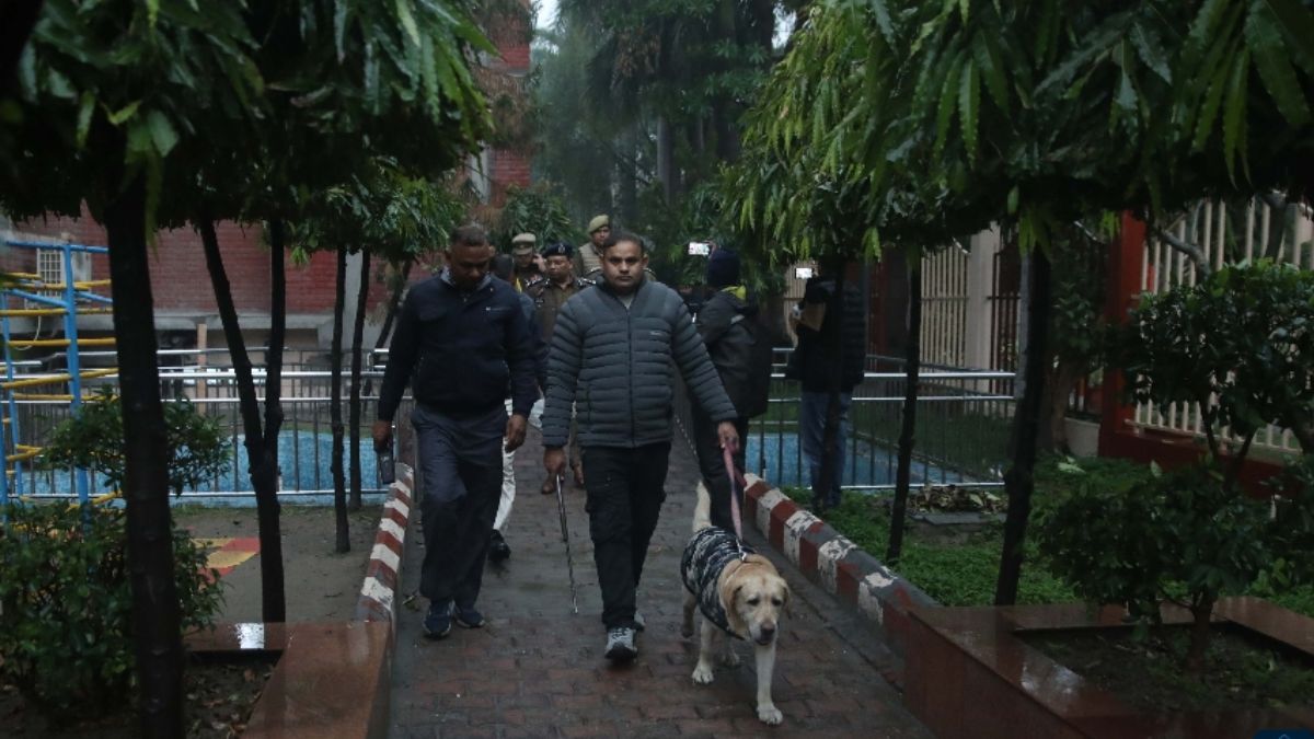 Noida के 20 स्कूलों को बम से उड़ाने की धमकी, विदेशी ई-मेल से मचा हड़कंप 7 Bomb-Threat2