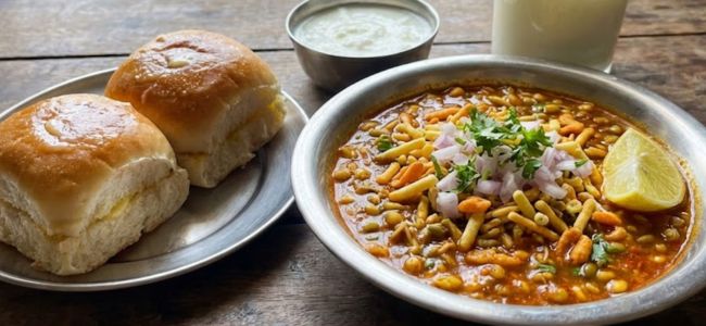 Misal pav recipe in hindi