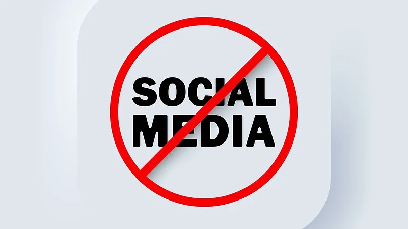 sociak media Banned
