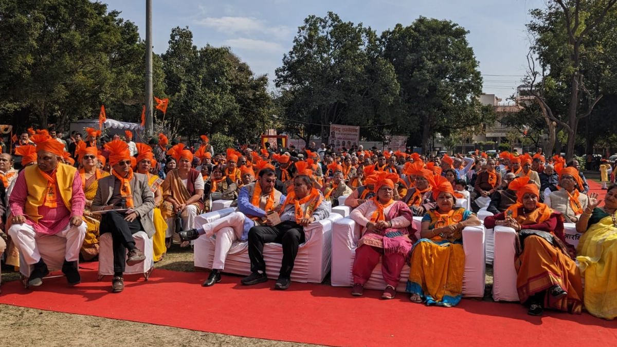 अगर बंटोगे तो कटोगे, जातिवाद भूलकर सिर्फ हिंदू बनें'; गाजियाबाद में बोले  स्वामी दीपांकर - ghaziabad rss centenary hindu conferences emphasize unity