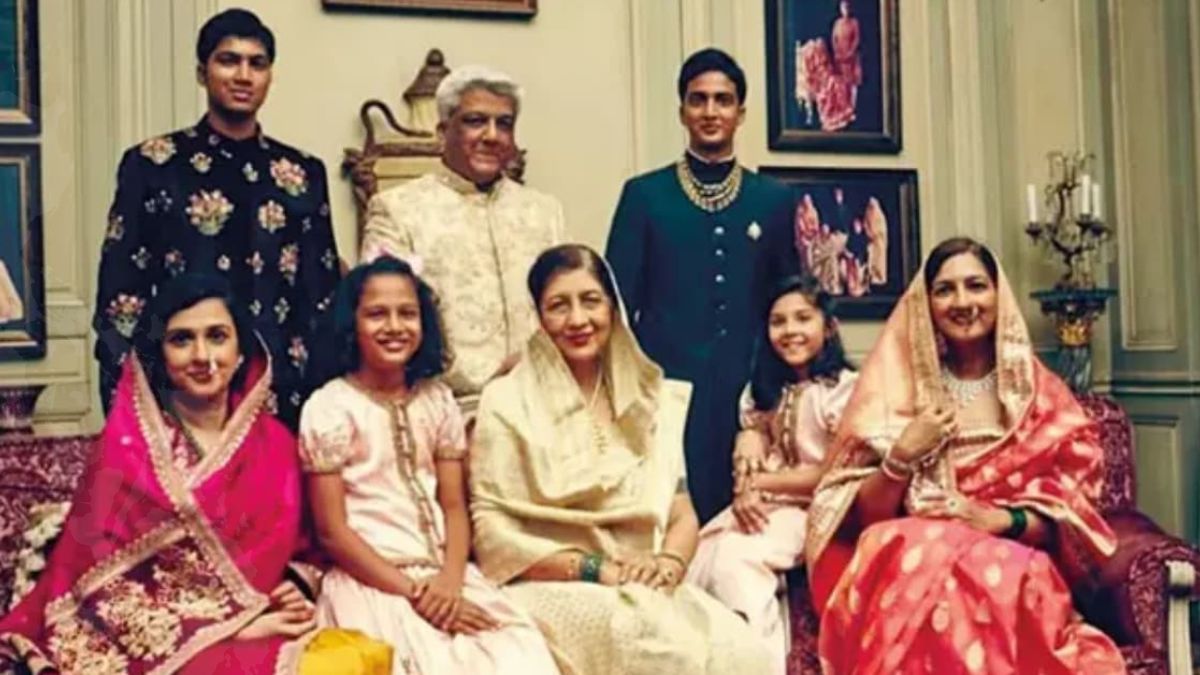 Richest Royal Family in India (4)