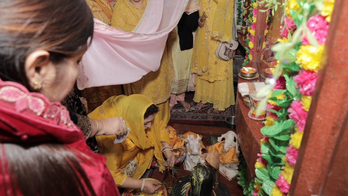 cover gud mandir